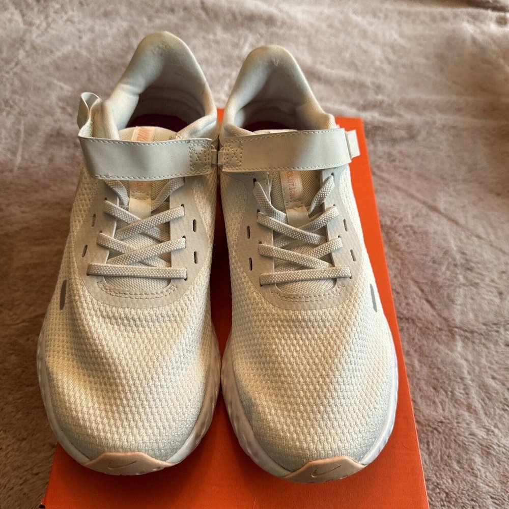Size 9 - Nike Revolution 5 Flyease Summit White/ Washed Coral